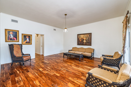 Queens Court Sonora TX Townhouse with Bonus Den & 2-Car Garag - image 7