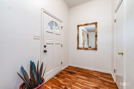 Queens Court Sonora TX Townhouse with Bonus Den & 2-Car Garag - image 6