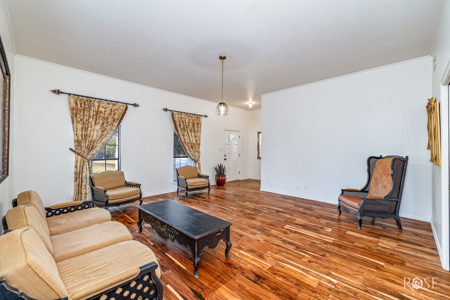 Queens Court Sonora TX Townhouse with Bonus Den & 2-Car Garag - image 8