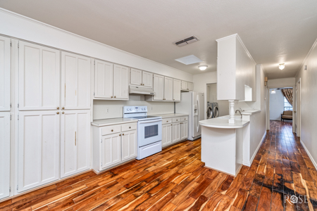 Queens Court Sonora TX Townhouse with Bonus Den & 2-Car Garag - image 10