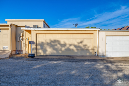 Queens Court Sonora TX Townhouse with Bonus Den & 2-Car Garag - image 24