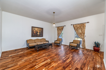 Queens Court Sonora TX Townhouse with Bonus Den & 2-Car Garag - image 9
