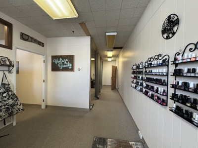 Eastern Oregon Broadway Avenue Commercial Building - image 9