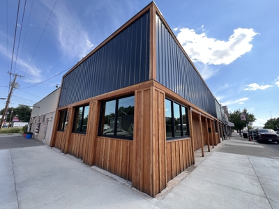 Eastern Oregon Broadway Avenue Commercial Building - image 1