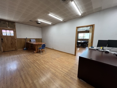 Eastern Oregon Broadway Avenue Commercial Building - image 4