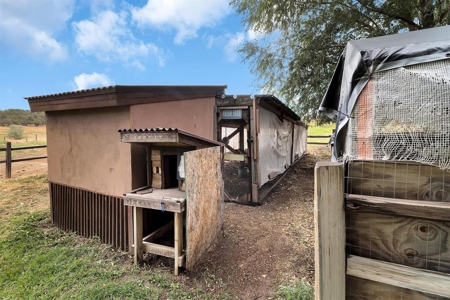 Welcome Home to this stunning 4 Bedroom Mountain Modern Retreat - image 11