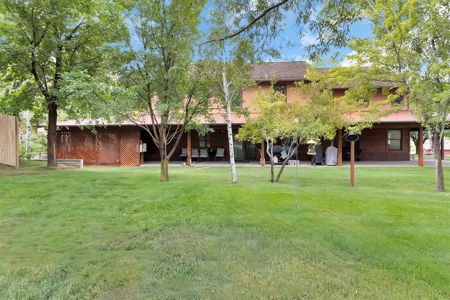 Welcome Home to this stunning 4 Bedroom Mountain Modern Retreat - image 7