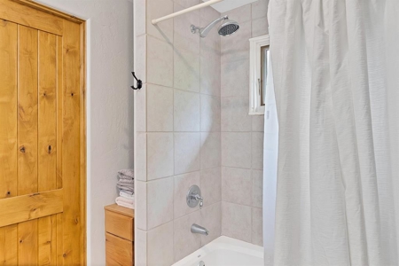 Welcome Home to this stunning 4 Bedroom Mountain Modern Retreat - image 31