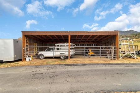 Welcome Home to this stunning 4 Bedroom Mountain Modern Retreat - image 9