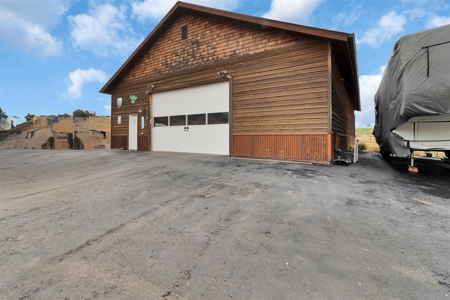 Welcome Home to this stunning 4 Bedroom Mountain Modern Retreat - image 12