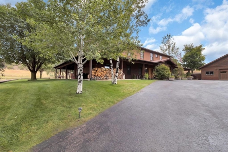 Welcome Home to this stunning 4 Bedroom Mountain Modern Retreat - image 8