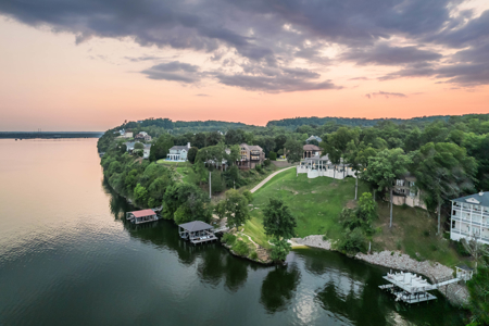 Luxury Water View Home For Sale In Tn With Boat Slips - image 6