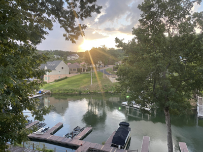 Luxury Water View Home For Sale In Tn With Boat Slips - image 4