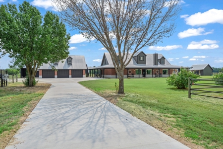 Stunning 29+ Acre Country Estate with Lake, Guest Quarters & Pool - image 47