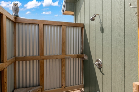 Stunning 29+ Acre Country Estate with Lake, Guest Quarters & Pool - image 39