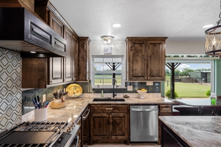 Stunning 29+ Acre Country Estate with Lake, Guest Quarters & Pool - image 11