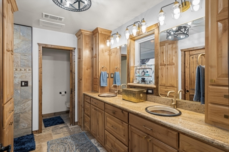 Stunning 29+ Acre Country Estate with Lake, Guest Quarters & Pool - image 19