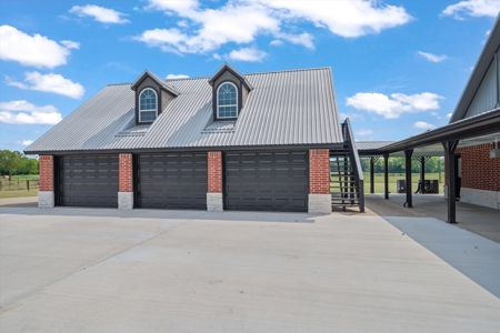 Stunning 29+ Acre Country Estate with Lake, Guest Quarters & Pool - image 27