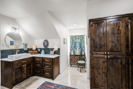 Stunning 29+ Acre Country Estate with Lake, Guest Quarters & Pool - image 25