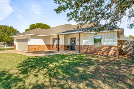 Move-In Ready 3-Bed, 2-Bath Home on Corner Lot in Iowa Park, TX - image 2