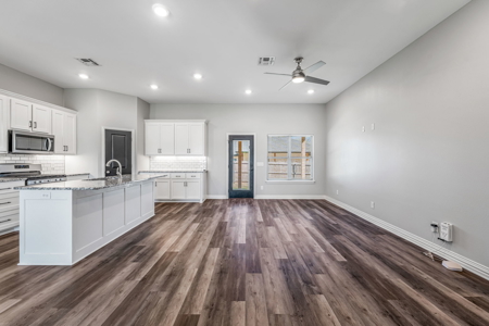 Move-In Ready 3-Bed, 2-Bath Home on Corner Lot in Iowa Park, TX - image 6