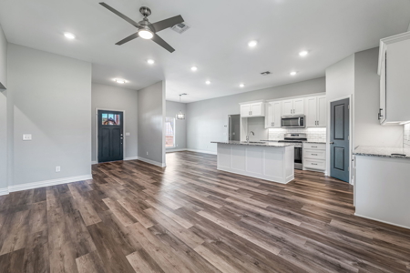 Move-In Ready 3-Bed, 2-Bath Home on Corner Lot in Iowa Park, TX - image 9