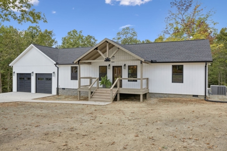 Country Home for Sale in Lewis County, Tennessee - image 1