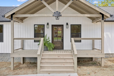 Country Home for Sale in Lewis County, Tennessee - image 4