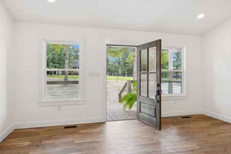 Country Home for Sale in Lewis County, Tennessee - image 9