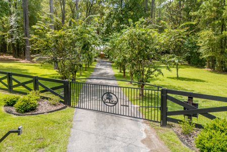 4 Bed 2.5 Bath POOL HOME on 5.31 Acres on Millhopper Rd - image 18