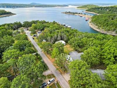 Lake Home with 2 Home and 3 Stall Boat Dock on Bull Shoals Lake - image 9