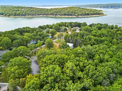 Lake Home with 2 Home and 3 Stall Boat Dock on Bull Shoals Lake - image 11