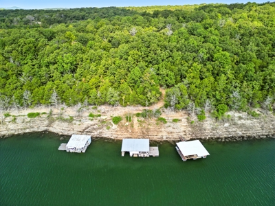 Lake Home with 2 Home and 3 Stall Boat Dock on Bull Shoals Lake - image 14
