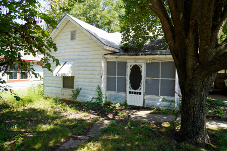 No Reserve Auction, Home in Meeker, OK - image 2