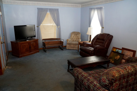No Reserve Auction, Home in Meeker, OK - image 7