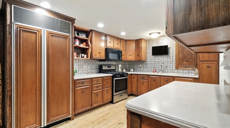 104.5 Acres w/ Bryant Creek Frontage & Custom Shouse - image 2