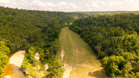 Luxury Hunting Retreat in the Missouri Ozarks | 2524.28 Acres - image 41