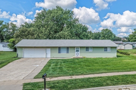 Well Maintained Country Home for Sale in Harlan, Iowa - image 1