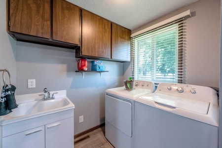 Well Maintained Country Home for Sale in Harlan, Iowa - image 9