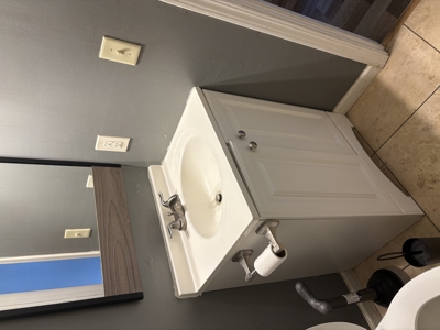 Great Beginner Home; Move-In Ready! Or use as a great investment! - image 11