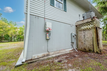 Suwannee Riverfront Home for Sale in Branford FL! - image 7