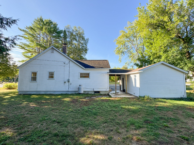 Charming Corner Lot Ranch Home in Passadumkeag, Maine - image 5