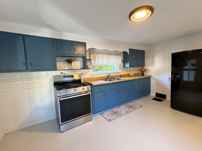 Charming Corner Lot Ranch Home in Passadumkeag, Maine - image 9