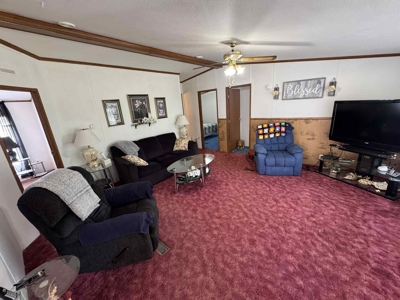 Charming Lake Retreat: Ideal for Getaways or Investment - image 4