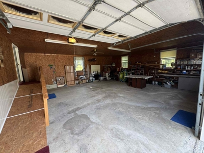 Charming Lake Retreat: Ideal for Getaways or Investment - image 12