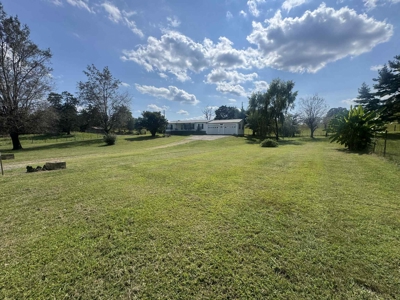 Charming Lake Retreat: Ideal for Getaways or Investment - image 2