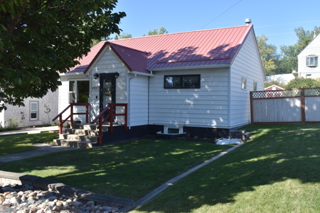Home for Sale Shelby Montana, fabulous kitchen, 3 bed 2 bath - image 3