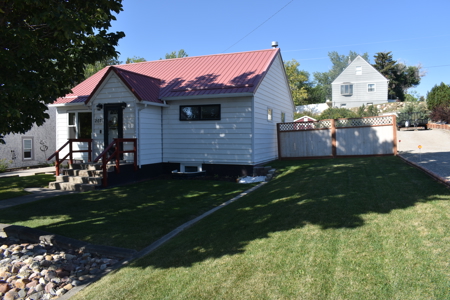 Home for Sale Shelby Montana, fabulous kitchen, 3 bed 2 bath - image 12