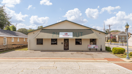 Turnkey Restaurant Opportunity in the Heart of Halls, TN - image 1