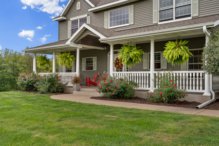 Gorgeous 4BD/3.5BA Country Home on 4 Private Acres in La Crosse - image 3